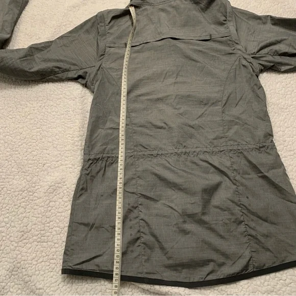 NIKE Lux Iridescent Convertible Running Jacket - Picture 10 of 12